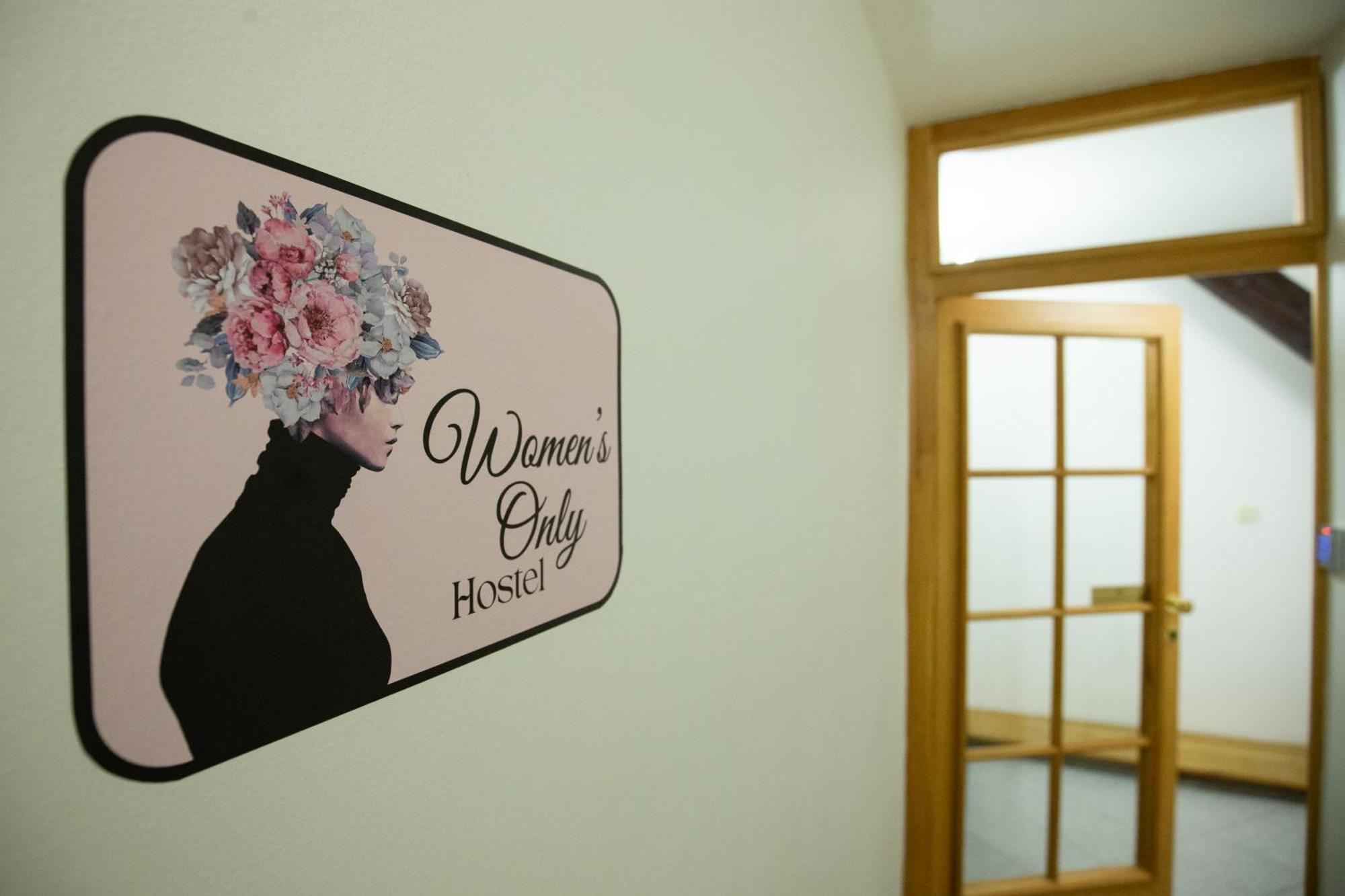 Women'S Only Hostel - Female Only Praha Eksteriør bilde